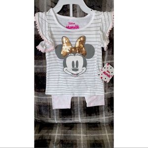 Cute Minnie Mouse outfit!